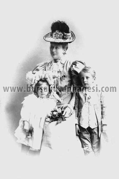 Çocukları Victoria Luise ve Oscar ile birlikte Augusta Viktoria (1892 - 1980) Alman imparatoriçesi