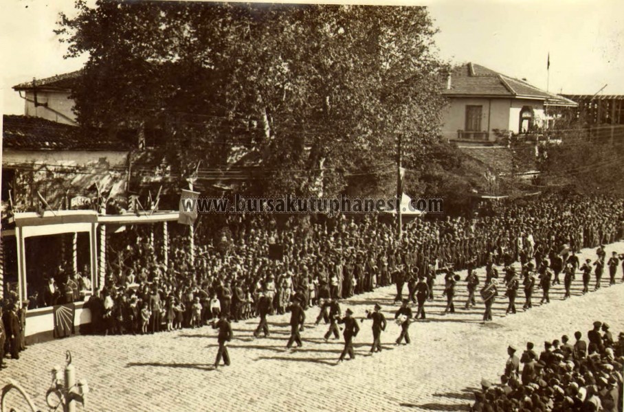 Heykel-Atatürk caddesi resmi geçid töreninden görünüm