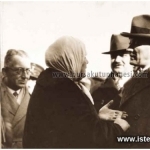 Atatürk ve Bursa- bir kadının dertlerini dinlerken. (4 Ocak 1931)