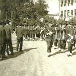 Atatürk caddesinde bir tören yürüyüşü.