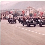 Atatürk caddesinde bir tören.