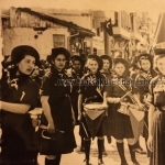 İffet Akipek (soldan ikinci) Necatibey Kız Enstitüsünde izci kıyafetiyle bir bayramda,yıl 1938 Ülkü Tuncay